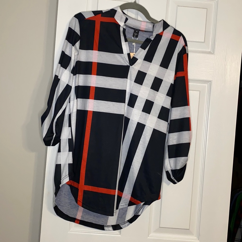 New with tag women’s medium tunic top